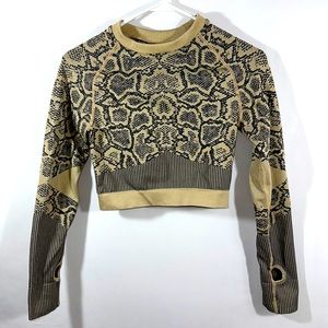 Maxxim Cropped Long Sleeved Athletic Shirt Size Medium